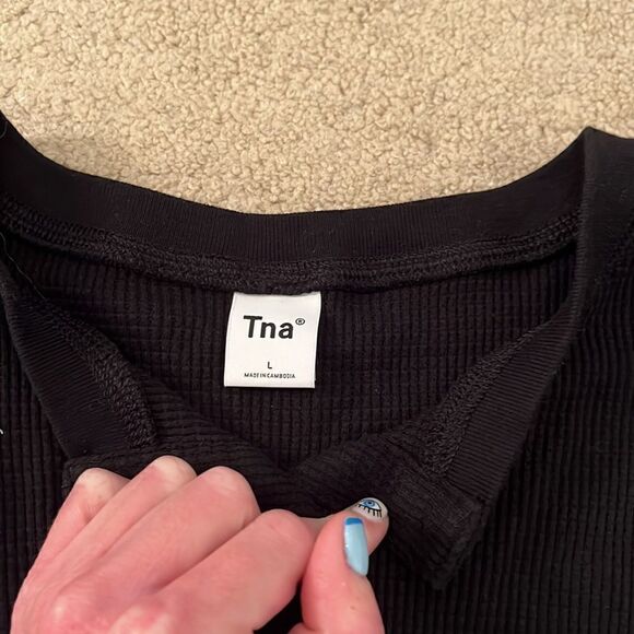 Aritzia Large Black Thermal - Picture 2 of 4